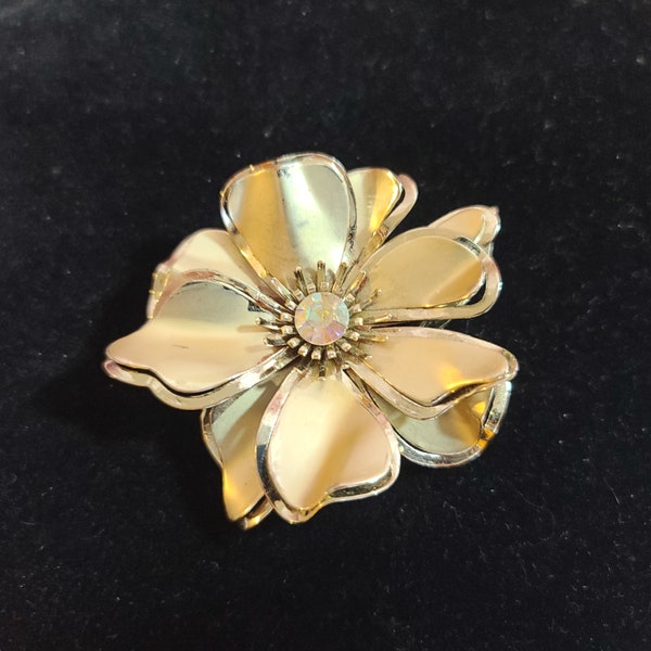 Pre 1980's Matt Gold Tone 3D Flower Brooch with Rhinestone Center