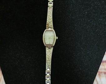 Pre 1980's Silver Tone Woman's Watch (Needs Battery)