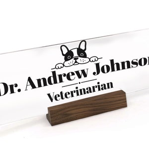 Français Bulldog Frenchie Dog Vétérinaire Vétérinaire Plaque Nominative de Bureau Personnalisé - Cadeau UV Imprimé sur Acrylique Transparent avec Base en Bois - ANP0011