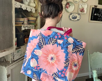 Xl tote with floral canvas big exterior pocket funky handles and key finder
