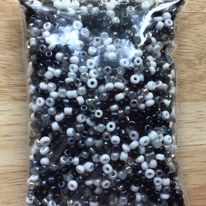 Wholesale 3400pcs Lot Waist Bulk 100g Mixed Glass Seed Beads 8/0 3mm Black & White
