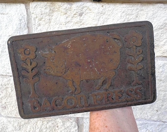Vintage Cast Iron Bacon Press, Pig & Flowers Design, Rustic Farmhouse Kitchen Decor, Grannycore 1978