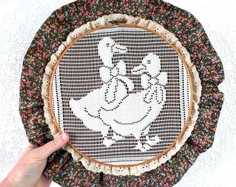 Vintage Grannycore Duck Wall Hanging, Floral Ruffle Hoop Art, Cottagecore Decor, Farmhouse Wall Decor, Vintage Embroidery Hoop Art