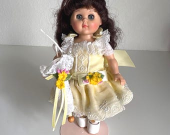 Vintage Ginny Doll Vogue: Brunette Hair, Blue Eyes, Yellow Dress, Umbrella