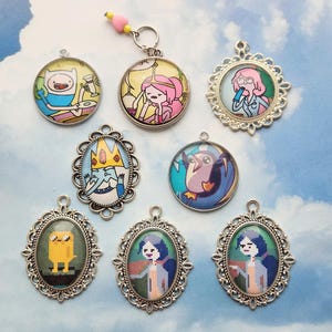 Wisiorki, naszyjniki lub breloki z komiksów z serii Adventure Time Upcycled