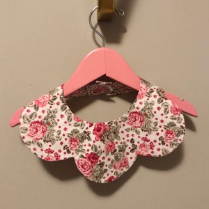 Reversible Cotton Floral Scalloped Edge Baby Bib image 3