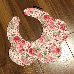 Reversible Cotton Floral Scalloped Edge Baby Bib image 8