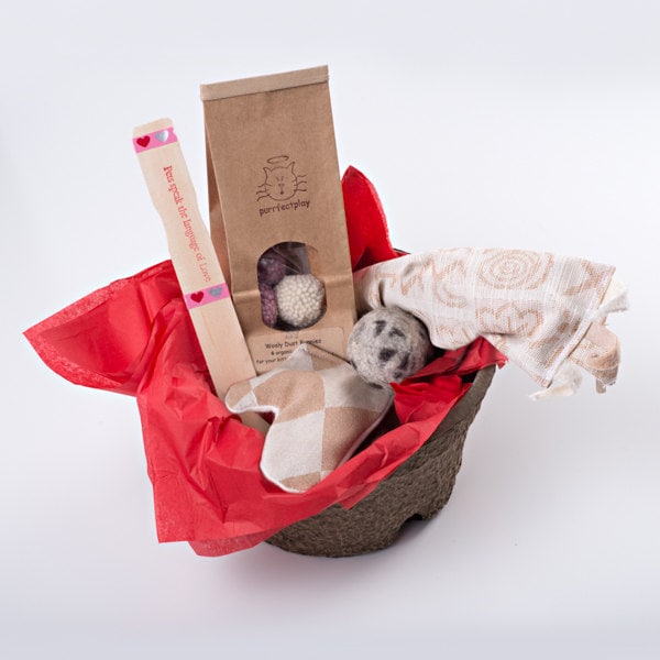 Grand panier-cadeau biologique pour chats - Combo cadeau jouet pour chat - Jouets naturels/biologiques pour ravir n'importe quel chaton - Boules de laine pour chat et jouets d'herbe à chat de qualité