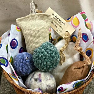 Organic Cat Gift Basket - Chock full of natural toys to delight your fur babies - Felted wool balls & fragrant catnip toys - Perfect gift!
