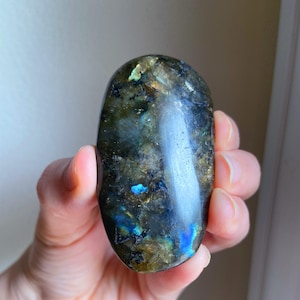 Labradorite Palm Stone, Healing Crystal, Gemstone, Flashes, Protection Crystal, Grounding 5.9.3