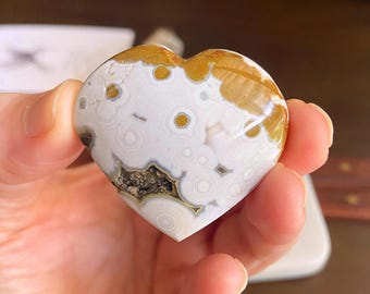 Corazón de jaspe oceánico con drusa brillante: Talla de cristal para la sanación del chakra del corazón, 1,5"