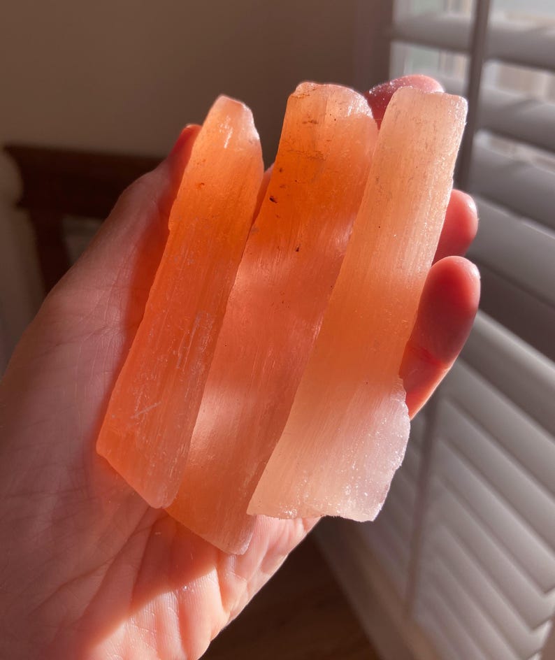 Peach Selenite Wand, Raw Healing Crystal, Crown Chakra, Intuitively Chosen, 3.5" - 4" bild 5