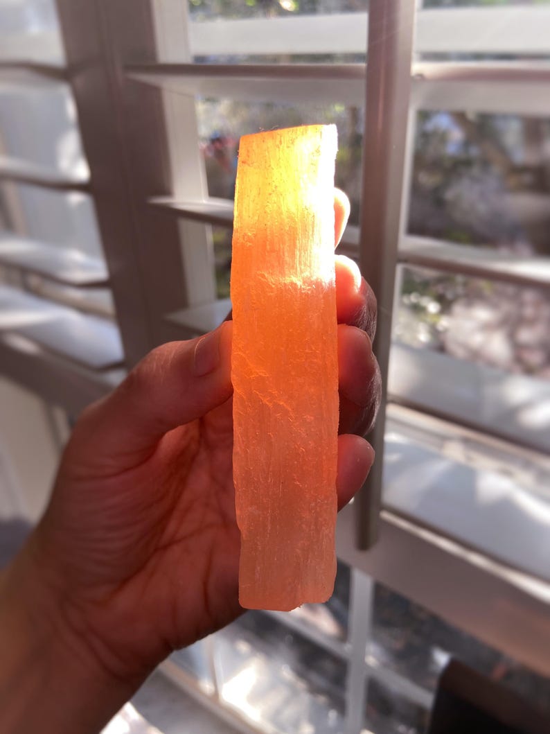 Peach Selenite Wand, Raw Healing Crystal, Crown Chakra, Intuitively Chosen, 3.5" - 4" bild 4
