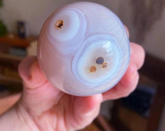 Esfera de ágata de Botsuana con ojos: bola de cristal, piedra de protección, una pieza única.