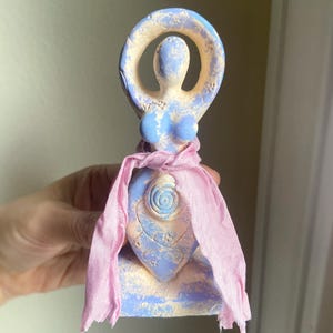 Divine Feminine Goddess Figurine - Medicine Woman - Earth Goddess Statue - Gaia - Fertility Altar Goddess - Mother Goddess Figurine