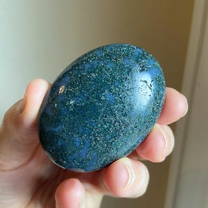 Moss Agate Palm Stone With Extra Green Moss, Healing Crystal, Gemstone, Emotional Healing, Abundance, Heart Chakra (6.30.3)