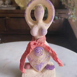 Divine Feminine Goddess Figurine - Medicine Woman - Earth Goddess Statue - Gaia - Fertility Altar Goddess - Mother Goddess Figurine