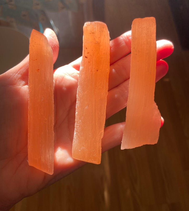 Peach Selenite Wand, Raw Healing Crystal, Crown Chakra, Intuitively Chosen, 3.5" - 4" bild 2