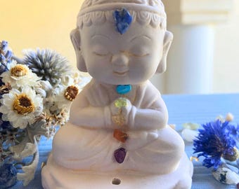 Figura de Buda rezando / Decoración del altar de gemas de chakra (3 1/2")