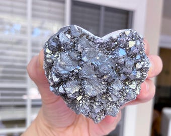 Corazón de racimo de cuarzo aura plateado, chakra corona, tallado de cristal curativo en bruto, pieza única, 2,25"