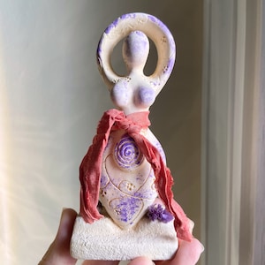 Divine Feminine Goddess Figurine - Medicine Woman - Earth Goddess Statue - Gaia - Fertility Altar Goddess - Mother Goddess Figurine