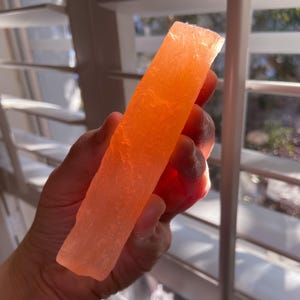 Peach Selenite Wand, Raw Healing Crystal, Crown Chakra, Intuitively Chosen, 3.5" - 4" bild 1
