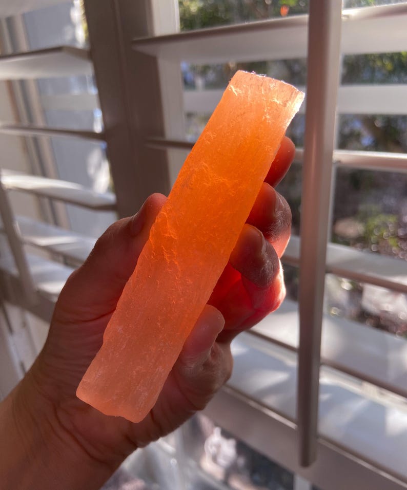 Peach Selenite Wand, Raw Healing Crystal, Crown Chakra, Intuitively Chosen, 3.5" - 4" bild 1