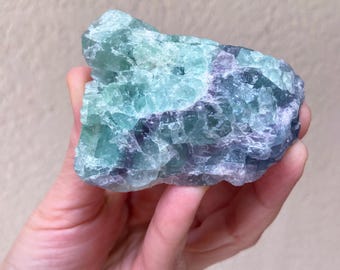 Ejemplar de fluorita arcoíris, cristal curativo en bruto, chakra del tercer ojo, pieza única, 2,25"