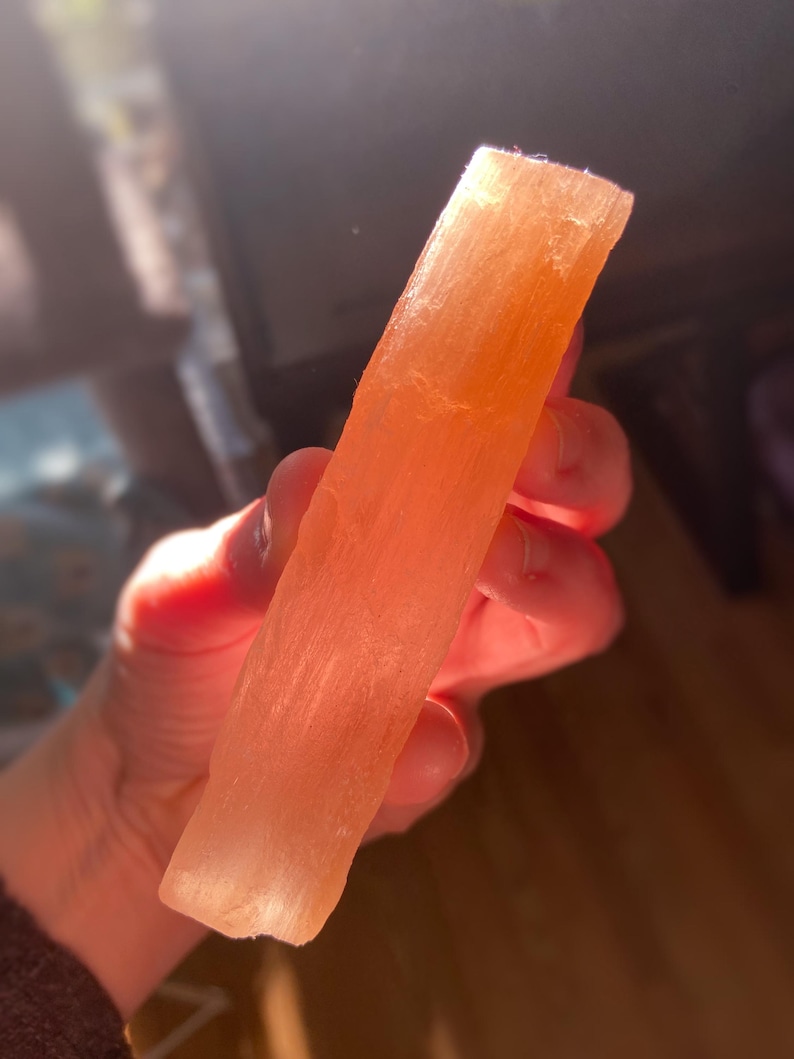 Peach Selenite Wand, Raw Healing Crystal, Crown Chakra, Intuitively Chosen, 3.5" - 4" bild 3