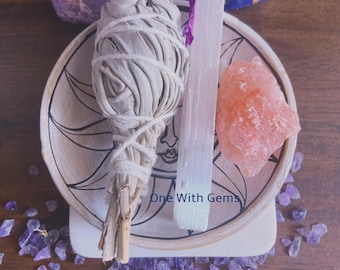 Kit de limpieza e intención para la protección del hogar: salvia blanca, varita de selenita, selenita de rosa del desierto, sal del Himalaya, cristales en forma de cristal y un conjunto de plato solar.