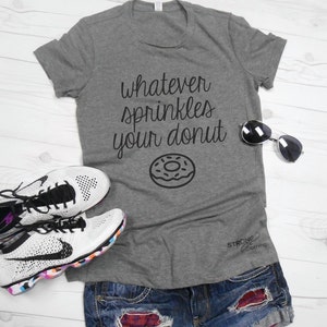 Whatever Sprinkles Your Donut Shirt. Donut Shirt. Donut Care T-Shirt. Whatever Shirt. Gray Womens Workout Shirt. Funny Graphic Tee 画像 1