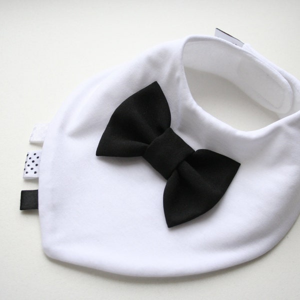 Śliniaczek dla chłopca, śliniaczek do chrztu, śliniaczek z muszką, śliniaczek bandana, odpinana muszka, prezent na baby shower dla noworodka i niemowlęcia