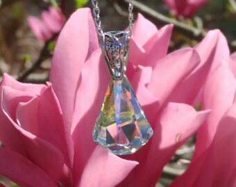 Crystal pendant necklace