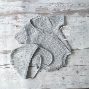 Stickmönster Baby Ylle Romper Onesie och Mössa Instruktioner på engelska PDF Storlekar Nyfödd till 18 månader