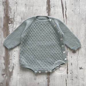 Stickmönster Baby Romper i ull Instruktioner på engelska PDF Storlekar Nyfödd till 24 månader