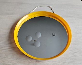 Espejo de pared amarillo de la era espacial escandinava / Mediados de siglo / Círculo