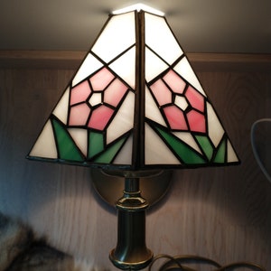 Lovely Stained Glass Scone Lamp, Wall Light, Fink Flower, Vintage