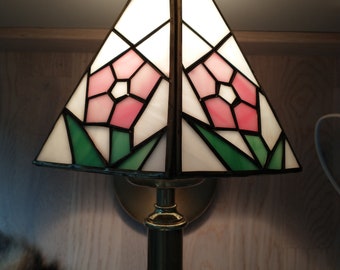 Lovely Stained Glass Scone Lamp, Wall Light, Fink Flower, Vintage