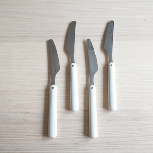 Set of 4 Hackman Finland Table Knives, Nordic Design, Vintage Flatware, White