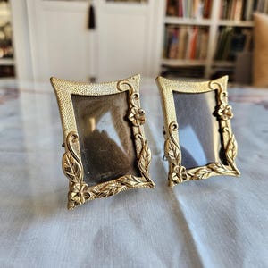 Paar kleine florale Messingbilderrahmen / Tischrahmen / Geschenk