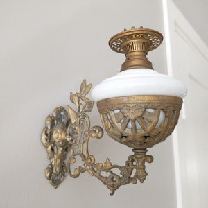 Antieke gietijzeren lantaarn schans/muur schans/melkglas/libelle