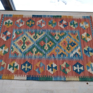 Tapete Kilim Vintage Tecido à Mão: Tapeçaria Geométrica Colorida