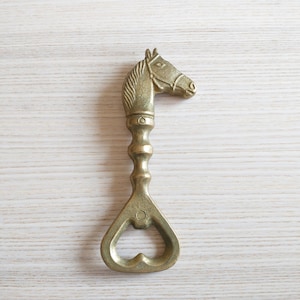 Apribottiglie a testa di cavallo solido / tono oro / ornamento da bar vintage