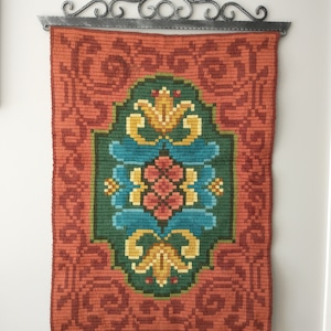 Norwegischer Handbestickter Wandteppich, Rosemaling, Hytte, Bauernhaus, Volkskunst