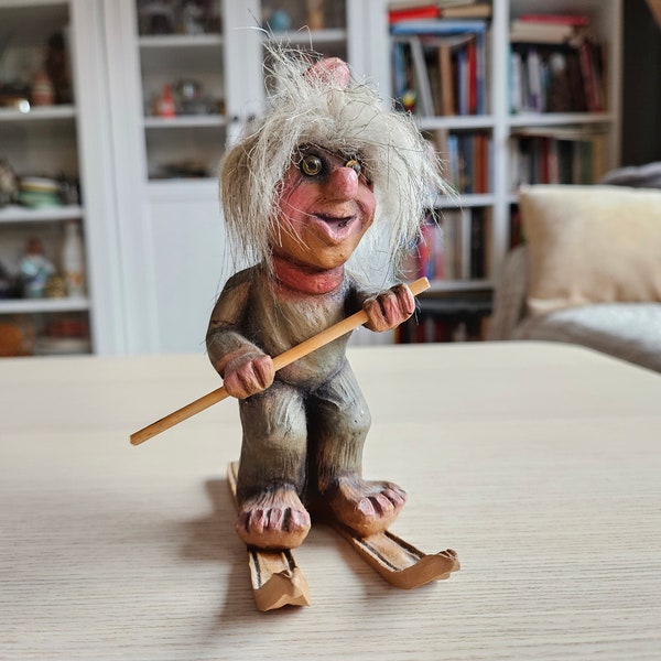 Nyform Ski Troll / Vinter Sport / Norwegian Folk Art