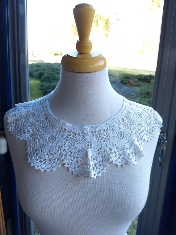 Beautiful Vintage Hand-Knit Collar