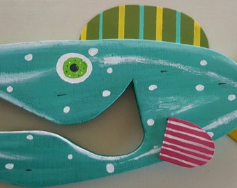 Tropical wood fish. Beachy decor.