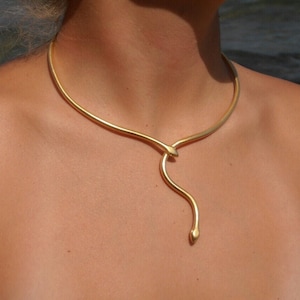 Snake Tie Halskette '' Ofis '' handgefertigtes MESSING Metall in vergoldetem 18K GOLD-PLATED