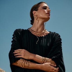 Handgemaakte vergulde messing slangenchokerketting - dubbel opgerolde slangenketting
