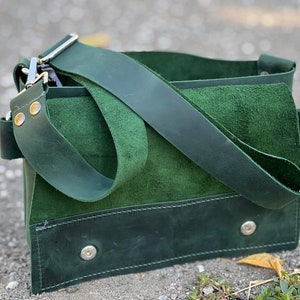 Sac banane en cuir Sac banane Sac banane Pochette banane Cuir pullup vert Sac banane minimaliste Sac banane image 10